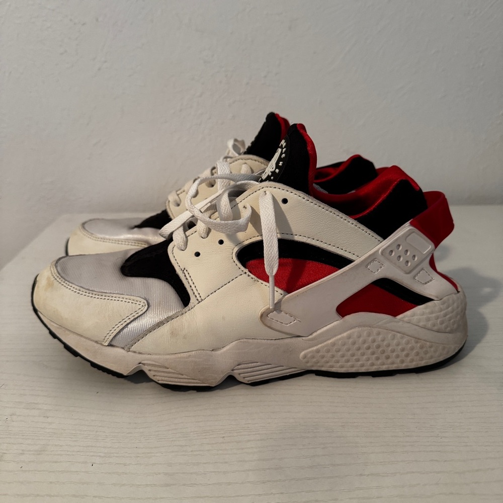 Nike Air Huarache White/Red Running Shoes Women Size 12